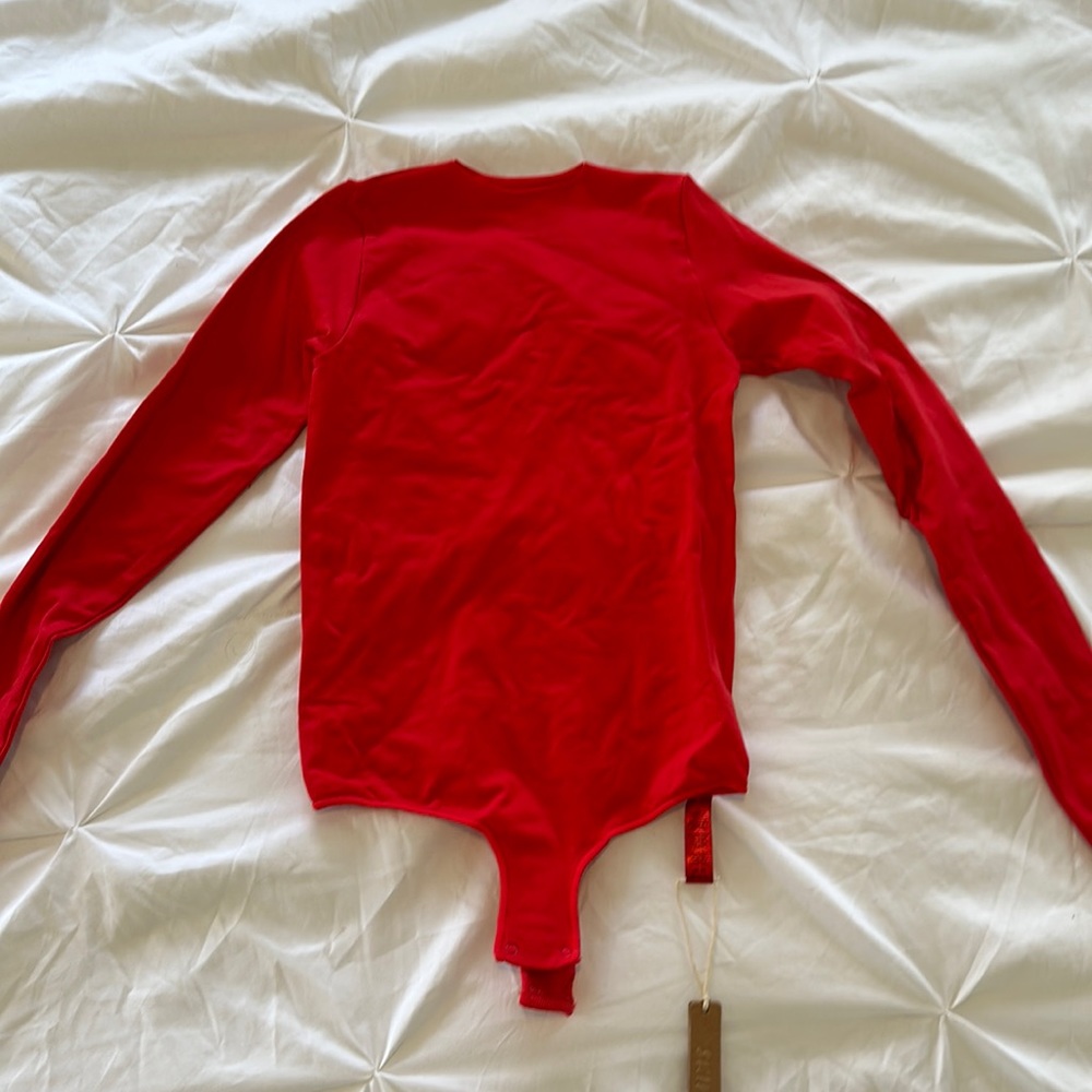 SKIMS Essential Crew Neck Long Sleeve Bodysuit